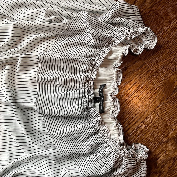 White House Black Market top - Picture 2 of 2